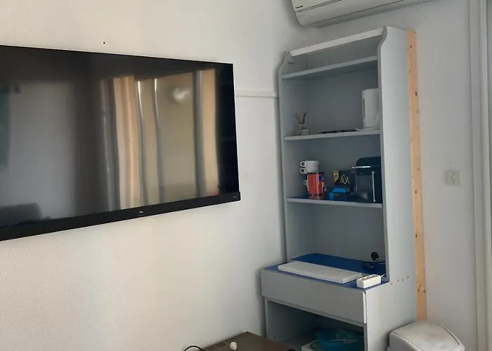 Sympathique Studio Climatise Sur Le Port De Hyeres